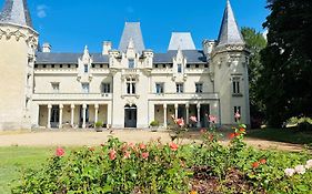 Chateau De Salvert - 4 Gites - 32 Personnes